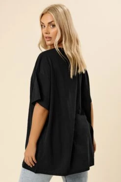 YOURS - Top Oversize Noir Floral Manches Courtes 10 YOURS - Top Oversize Noir Floral Manches Courtes -Evans Boutique 585e164f e3e9 4e 322379 C