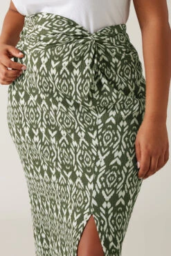 EVANS Curve Olive Green Ikat Print Crinkle Midi Skirt -Evans Boutique 587e8541 8452 4e 615513 D