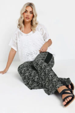 YOURS - Pantalon Léger Noir Abstrait Wide Leg Volanté -Evans Boutique 58d2831f 8fe8 45 303772 D