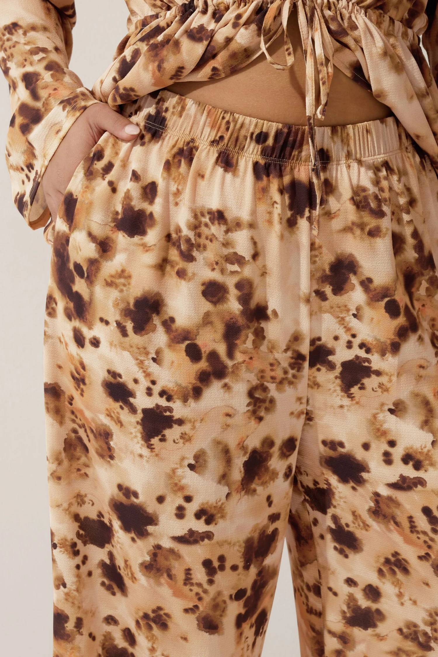 LIMITED COLLECTION - Pantalon Wide Leg Marron Tâcheté Abstrait 6 LIMITED COLLECTION - Pantalon Wide Leg Marron Tâcheté Abstrait – Image 4