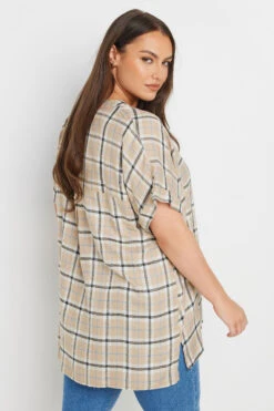 YOURS - Chemisier Beige à Carreaux Manches Courtes 10 YOURS - Chemisier Beige à Carreaux Manches Courtes -Evans Boutique 5c1254da ab9f 49 175060 C