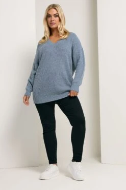 YOURS Curve Pull Bleu à Col En V 9 YOURS Curve Pull Bleu à Col En V -Evans Boutique 5c209e59 e3e3 4c 280628 B