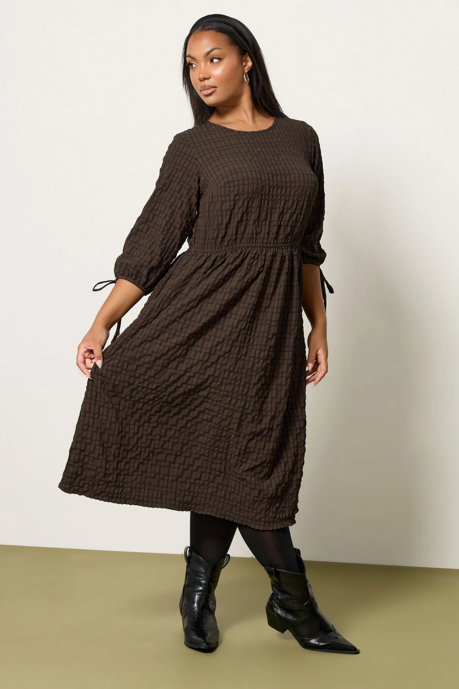 YOURS - Robe Mi-longue Texturée à Carreaux Marron Chocolat 4 YOURS - Robe Mi-longue Texturée à Carreaux Marron Chocolat – Image 2