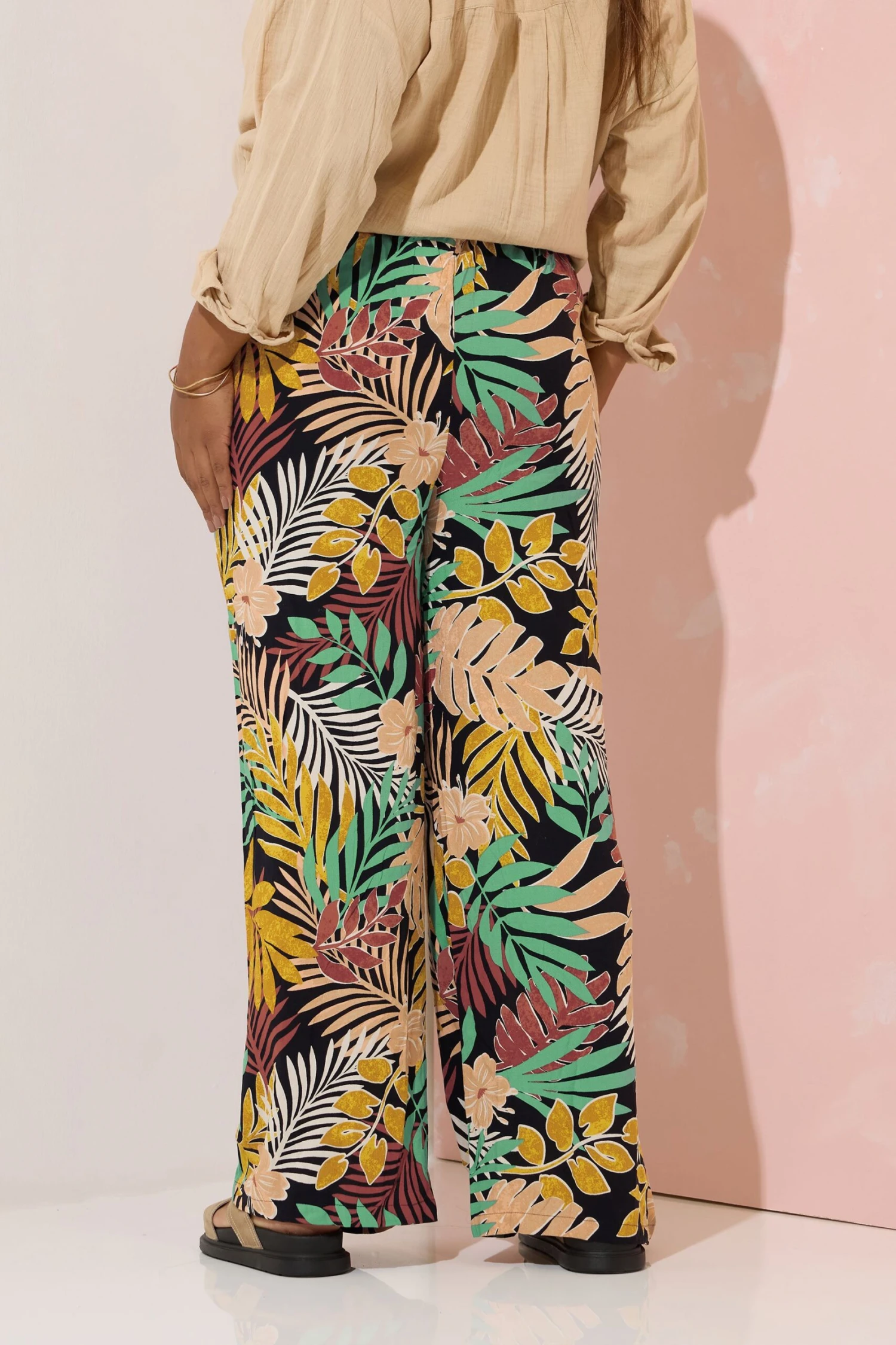 YOURS - Pantalon Wide Leg Noir Design Multi Tropical 5 YOURS - Pantalon Wide Leg Noir Design Multi Tropical – Image 3