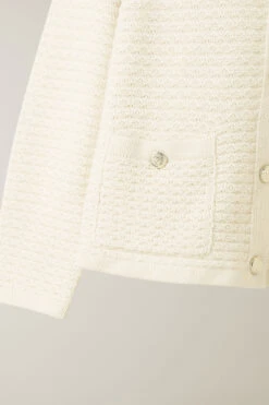 EVANS Curve Cream Button Through Knitted Cardigan 15 EVANS Curve Cream Button Through Knitted Cardigan -Evans Boutique 5d5a4bb5 a7b1 4f 615994 P2