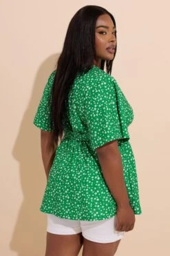 YOURS - Top Cache-Coeur Vert Floral Manches Courtes 9 YOURS - Top Cache-Coeur Vert Floral Manches Courtes -Evans Boutique 5dc9ff33 248e 44 304160 C