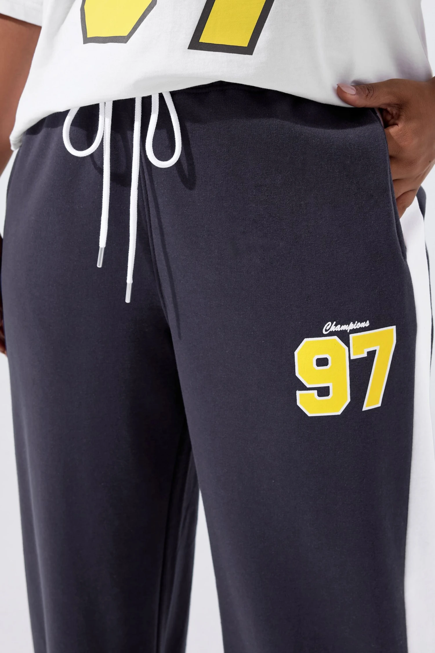 LIMITED COLLECTION Pantalon De Jogging Large Bleu Marine Curve '97' Varsity 6 LIMITED COLLECTION Pantalon De Jogging Large Bleu Marine Curve '97' Varsity – Image 4