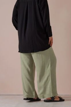 YOURS - Pantalon Vert Olive Plissé En Lin 11 YOURS - Pantalon Vert Olive Plissé En Lin -Evans Boutique 5eeb28bc 0d5d 43 310014 C