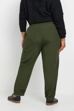 YOURS - Pantalon Cargo Vert Kaki Taille Plissé Coupe Droite 10 YOURS - Pantalon Cargo Vert Kaki Taille Plissé Coupe Droite -Evans Boutique 5f797b71 c55f 46 143878 C