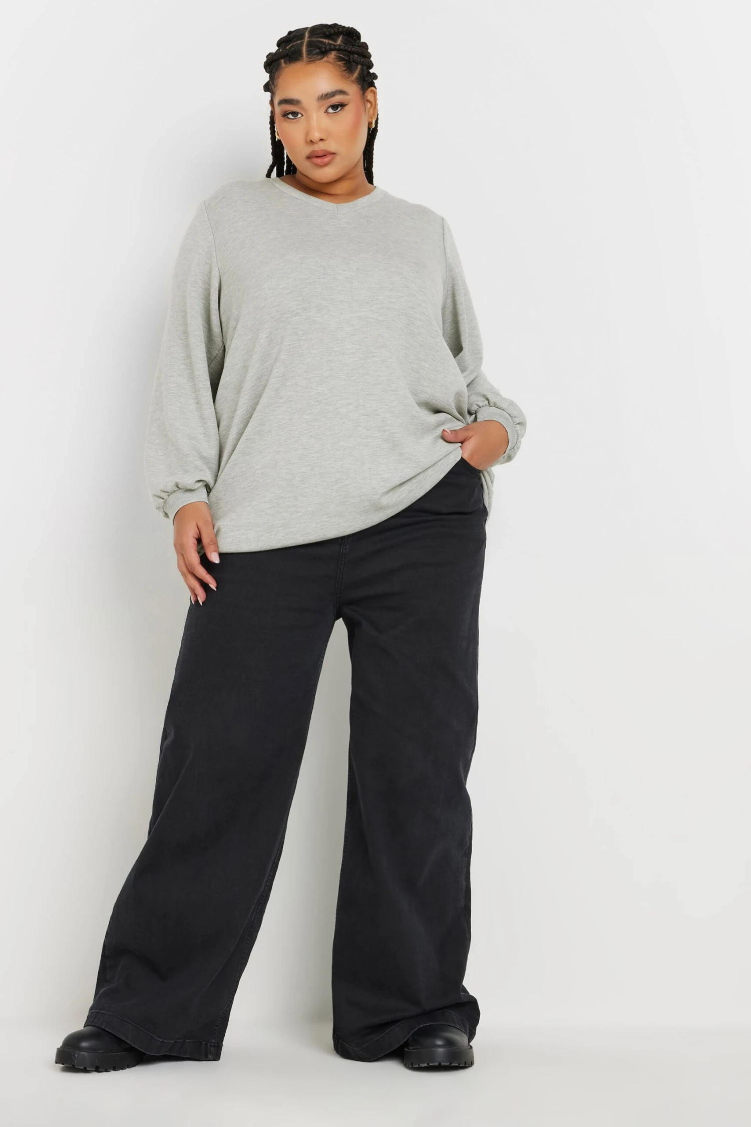 YOURS - Sweatshirt Gris Encolure En V Manches Longues En Jersey 4 YOURS - Sweatshirt Gris Encolure En V Manches Longues En Jersey – Image 2