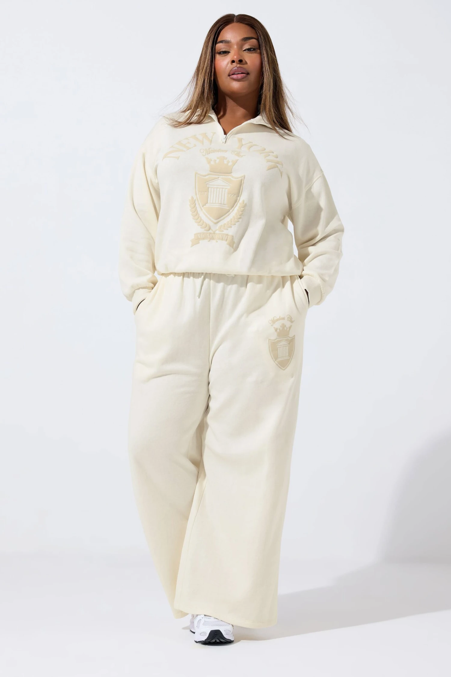 LIMITED COLLECTION Pantalon De Jogging à Jambe Large Curve Cream « New York » 3 LIMITED COLLECTION Pantalon De Jogging à Jambe Large Curve Cream « New York »