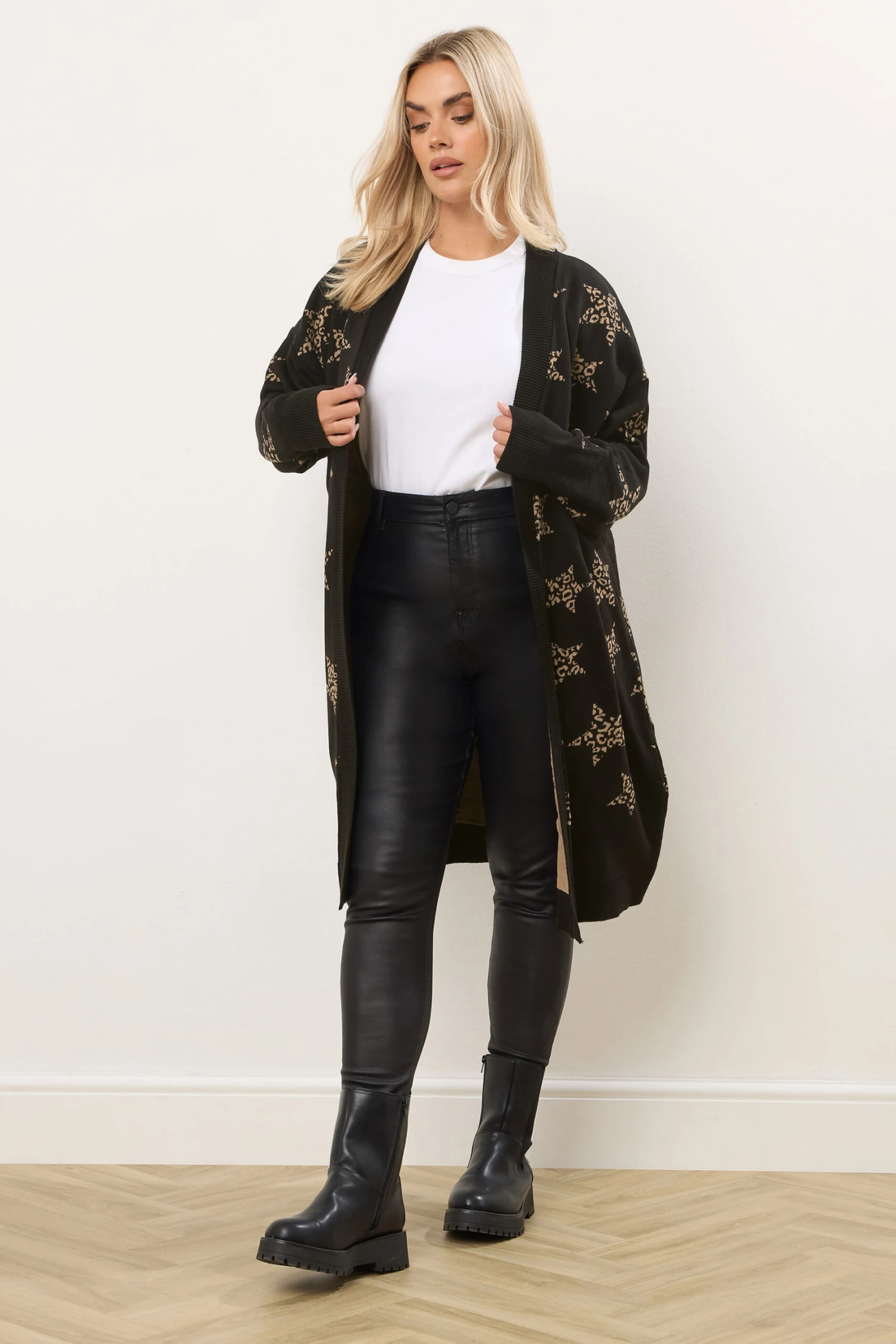 YOURS Curve Cardigan Midi Noir à Imprimé Léopard Et étoiles 4 YOURS Curve Cardigan Midi Noir à Imprimé Léopard Et étoiles – Image 2