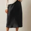 EVANS Curve Black Satin Slip-On Midi Skirt -Evans Boutique 610a6a8d 8782 4a 615676 A
