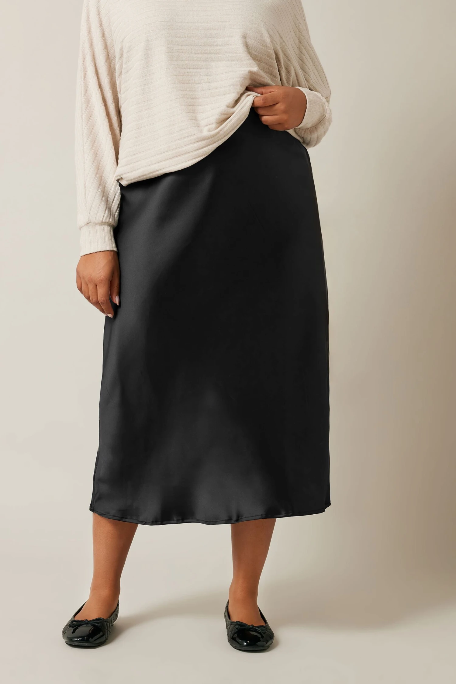 EVANS Curve Black Satin Slip-On Midi Skirt 3 EVANS Curve Black Satin Slip-On Midi Skirt