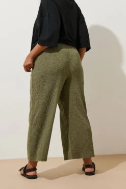 YOURS - Pantalon Jupe-Culotte Vert Kaki Texturé 9 YOURS - Pantalon Jupe-Culotte Vert Kaki Texturé -Evans Boutique 61b7a13d a27a 48 145302 C