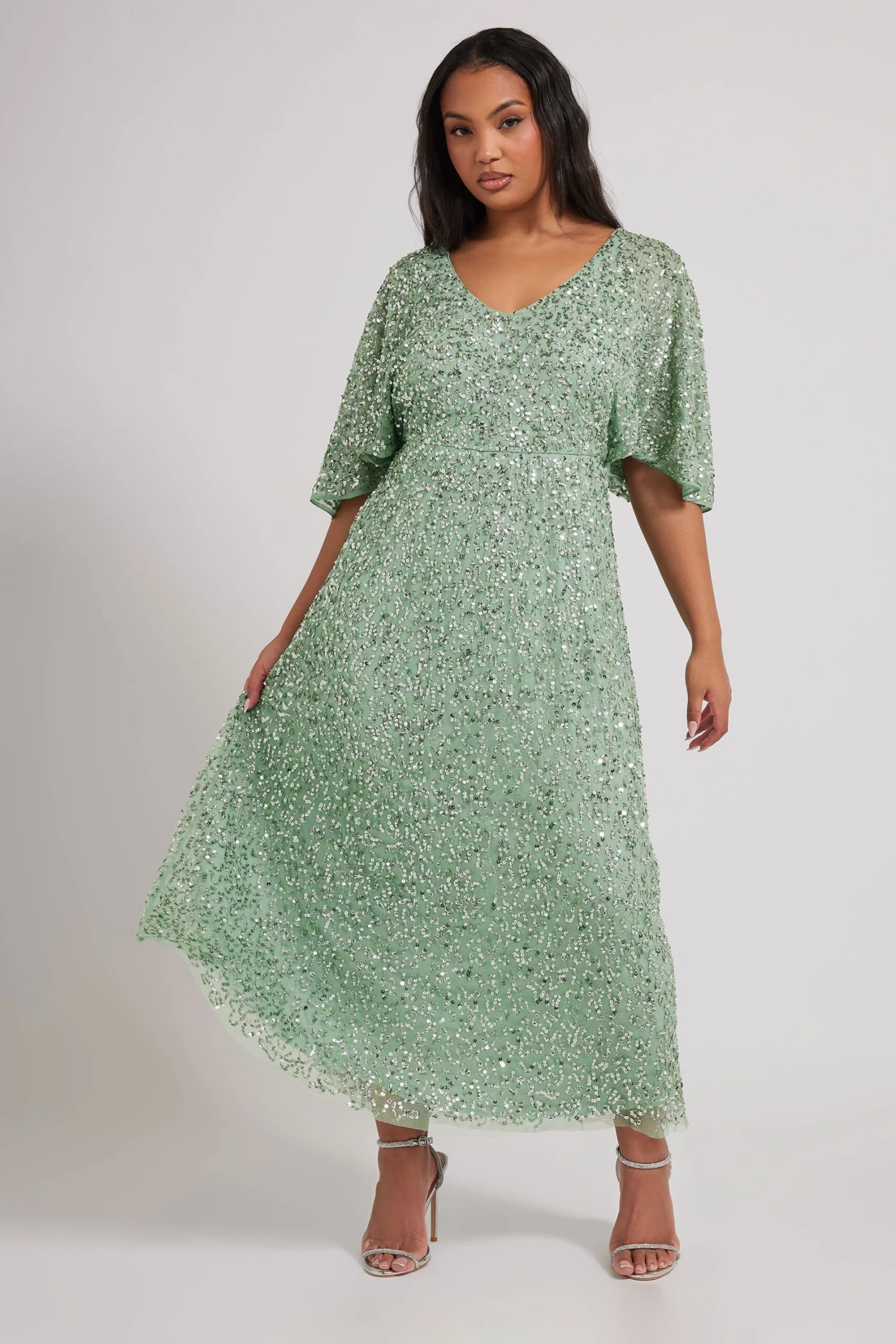 LUXE - Robe Longue Vert Sauge Ornée De Sequins 3 LUXE - Robe Longue Vert Sauge Ornée De Sequins