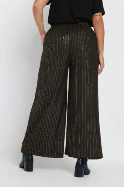 YOURS Curve Pantalon Large à Rayures Noires 9 YOURS Curve Pantalon Large à Rayures Noires -Evans Boutique 6331e9d8 9cdf 42 303860 C