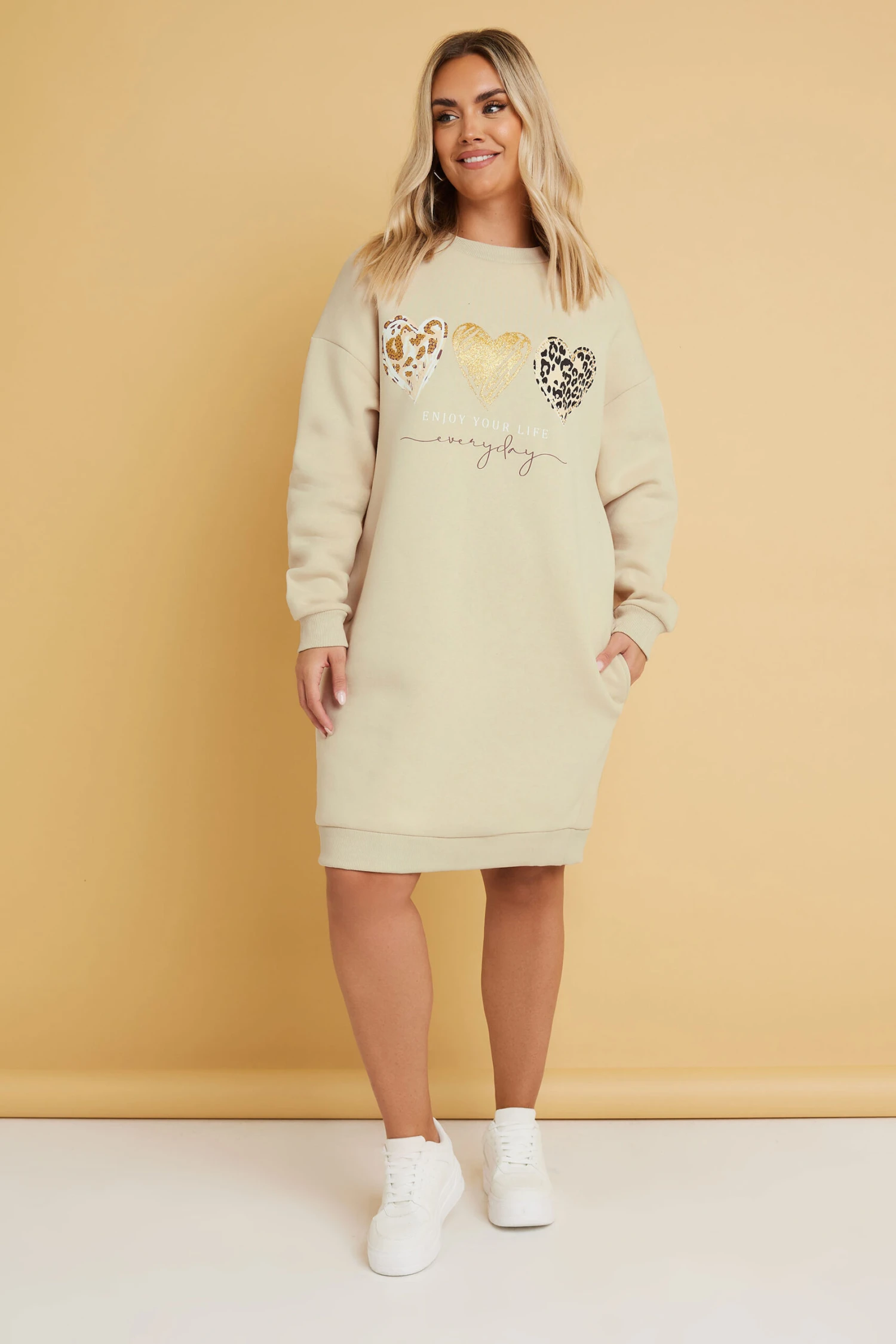 YOURS - Robe-Pull Crème Coeurs Léopard Manches Longues 3 YOURS - Robe-Pull Crème Coeurs Léopard Manches Longues