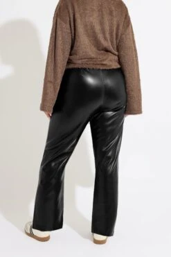 YOURS - Pantalon Noir Effet Cuir Coupe Droite -Evans Boutique 653476ee 9f86 43 143876 C