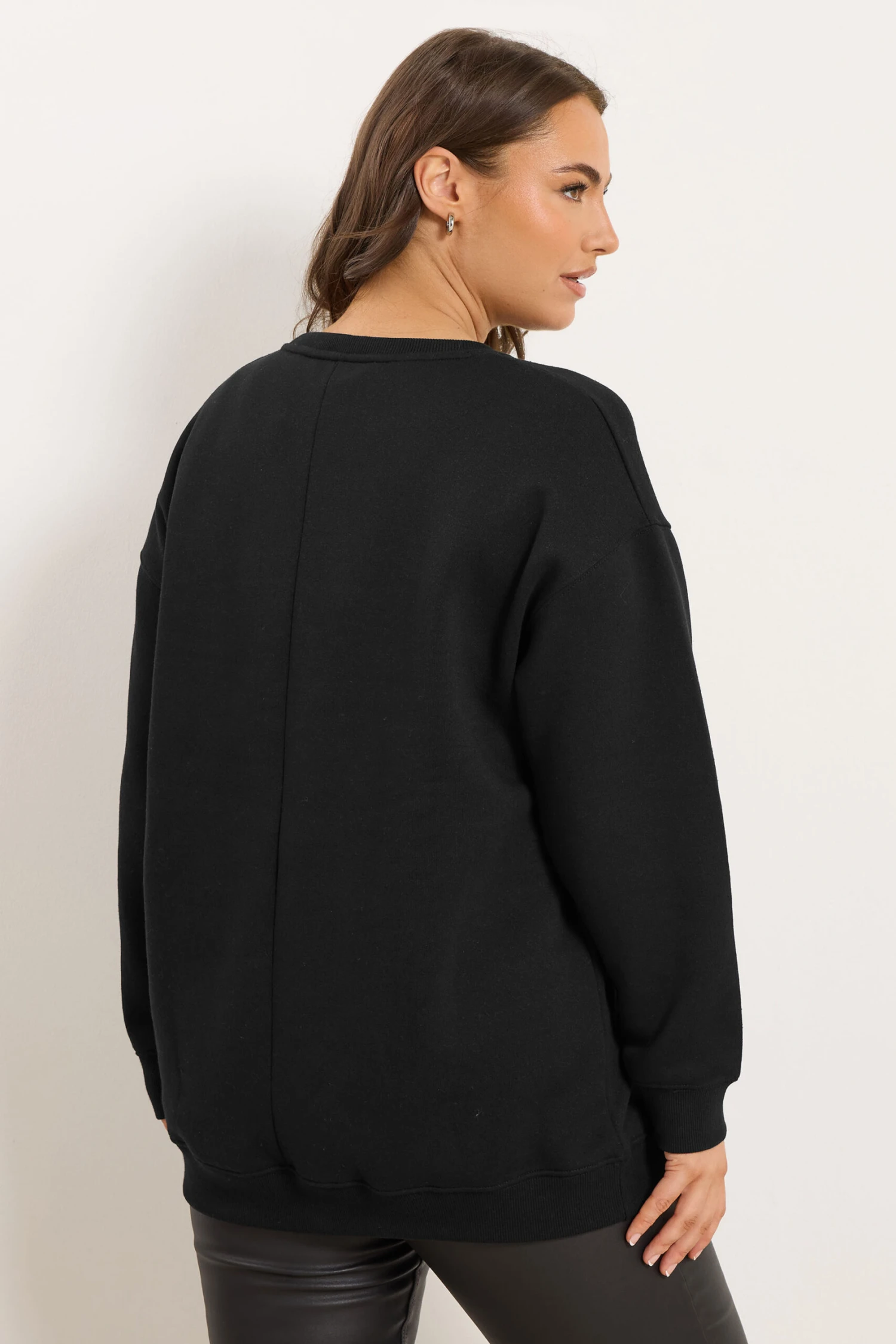 YOURS Curve Sweat-shirt Noir à étoiles Orné De Sequins 5 YOURS Curve Sweat-shirt Noir à étoiles Orné De Sequins – Image 3