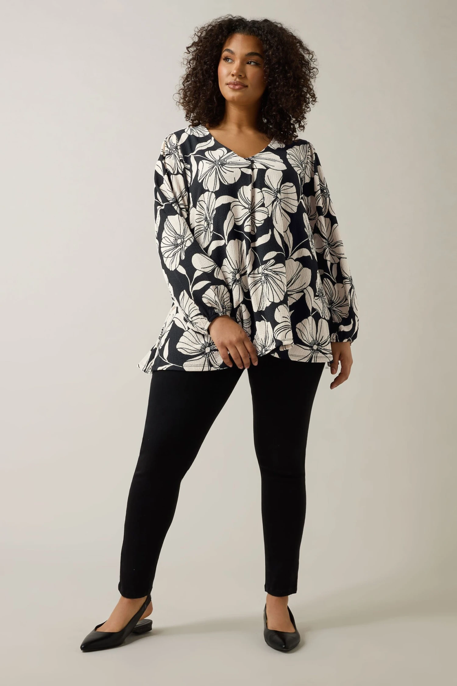 EVANS Curve Black Contrast Floral Jersey Crepe Top 5 EVANS Curve Black Contrast Floral Jersey Crepe Top – Image 3