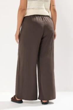 YOURS - Pantalon Large En Sergé Marron 9 YOURS - Pantalon Large En Sergé Marron -Evans Boutique 66f0c67b dc36 40 310296 C