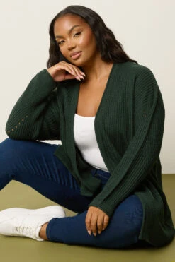 YOURS - Cardigan En Tricot Vert Forêt 12 YOURS - Cardigan En Tricot Vert Forêt -Evans Boutique 6734b472 2d6f 4b 280693 A