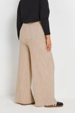 YOURS - Pantalon Wide Leg Beige Plissé à Poches 9 YOURS - Pantalon Wide Leg Beige Plissé à Poches -Evans Boutique 68631a02 6a0c 4f 303903 C
