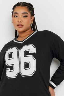 YOURS - Sweatshirt Varsity Noir & Blanc '96' 10 YOURS - Sweatshirt Varsity Noir & Blanc '96' -Evans Boutique 686cdaac 306e 4d 303753 D