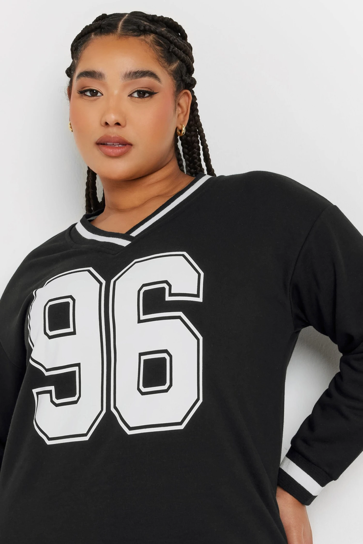 YOURS - Sweatshirt Varsity Noir & Blanc '96' 6 YOURS - Sweatshirt Varsity Noir & Blanc '96' – Image 4