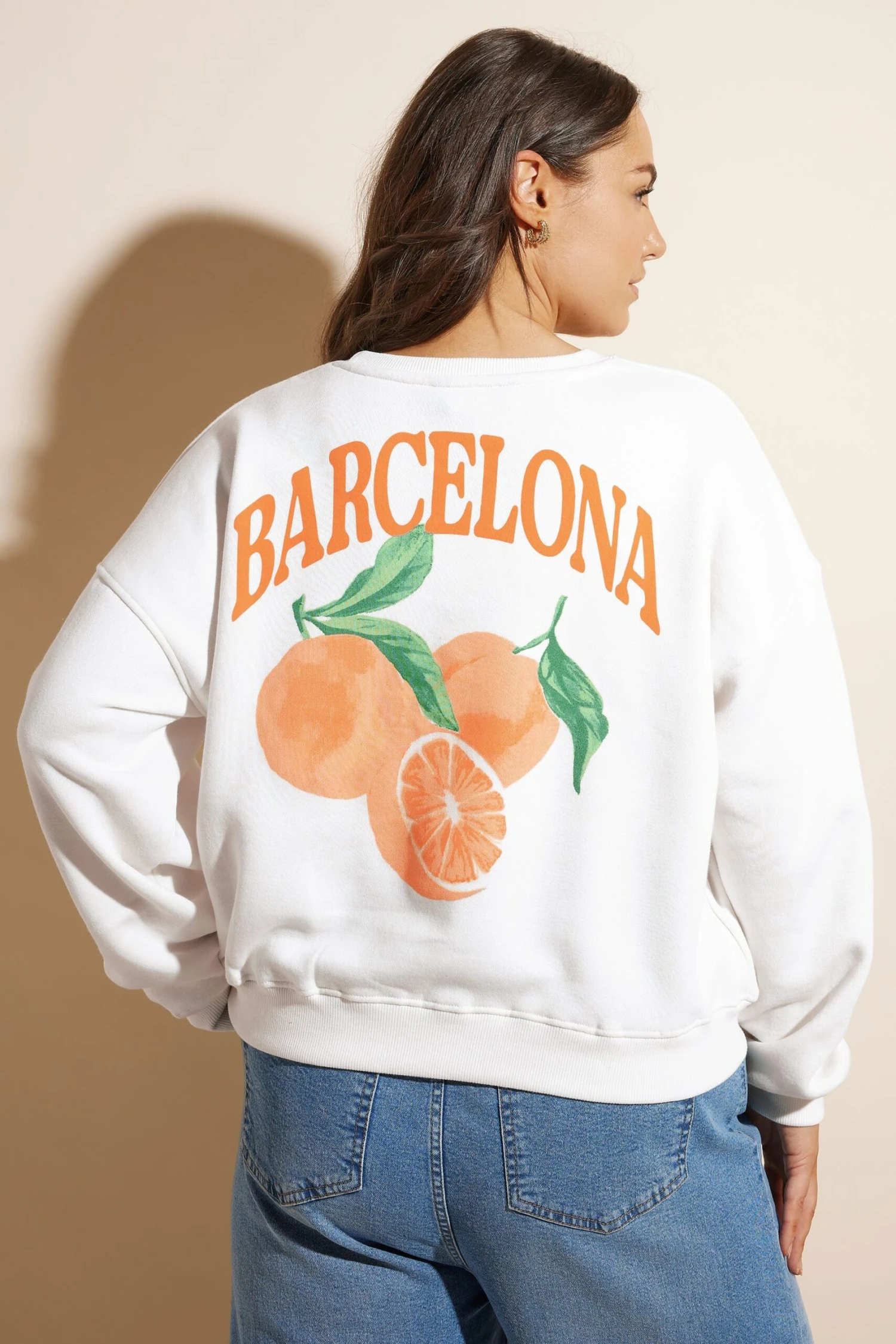 YOURS - Sweatshirt Blanc 'Barcelona' Design Oranges 6 YOURS - Sweatshirt Blanc 'Barcelona' Design Oranges – Image 4