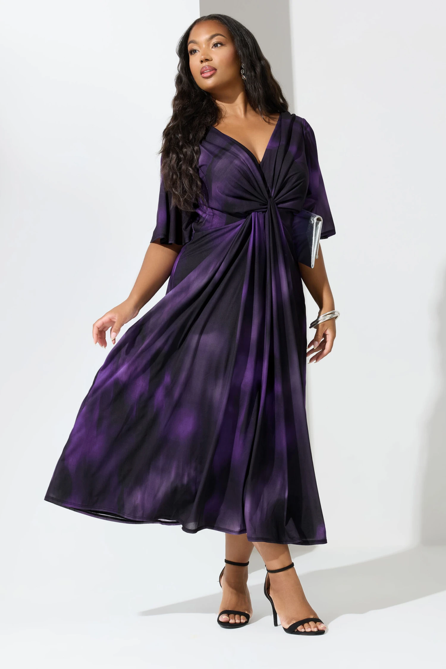 YOURS LONDON Curve Robe Longue Violette à Imprimé Abstrait Et Nœud Sur Le Devant 4 YOURS LONDON Curve Robe Longue Violette à Imprimé Abstrait Et Nœud Sur Le Devant – Image 2