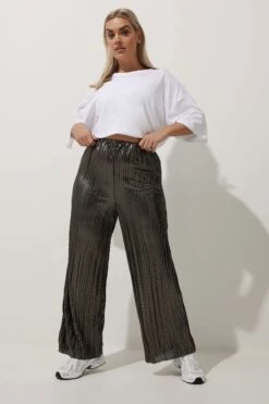 LIMITED COLLECTION - Pantalon Métallique Plissé Marron Coupe Wide Leg 10 LIMITED COLLECTION - Pantalon Métallique Plissé Marron Coupe Wide Leg -Evans Boutique 6ab86c8f e50c 4b 216297 B1