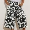 YOURS - Pantalon Jupe-Culotte Noir & Blanc Texturé Floral -Evans Boutique 6af37f12 4c02 4a 145224 A