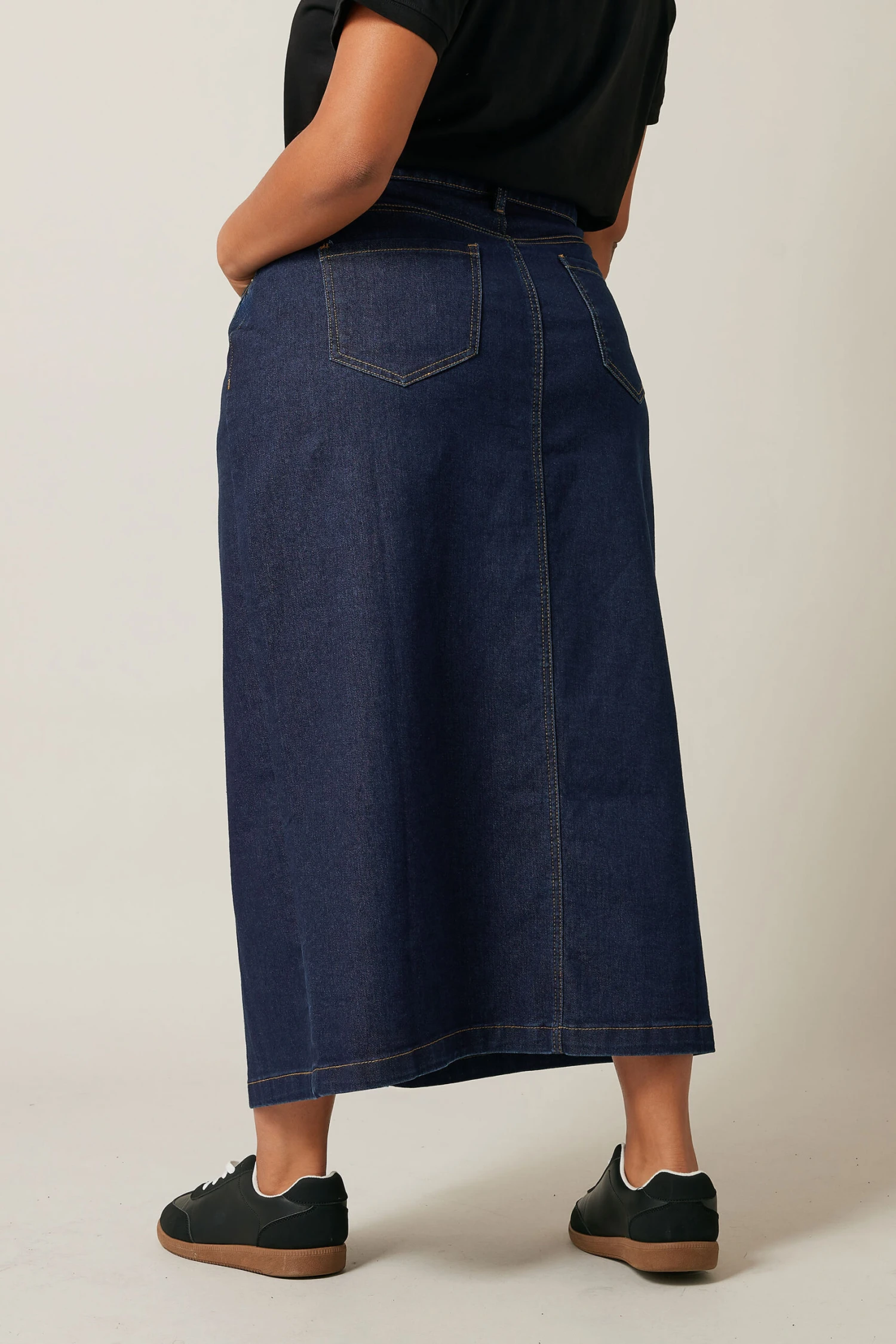 EVANS Curve Indigo Blue Button Through Denim Maxi Skirt 6 EVANS Curve Indigo Blue Button Through Denim Maxi Skirt – Image 4