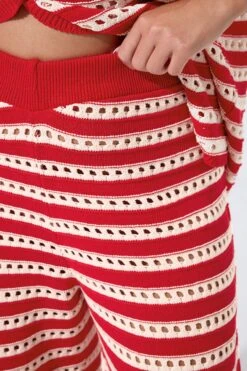 LIMITED COLLECTION Pantalon Large En Crochet à Rayures Rouges Et Blanches -Evans Boutique 6cd2c687 2b20 4c 216906 D