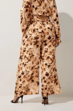 LIMITED COLLECTION - Pantalon Wide Leg Marron Tâcheté Abstrait 9 LIMITED COLLECTION - Pantalon Wide Leg Marron Tâcheté Abstrait -Evans Boutique 6d926edf 71db 4c 216590 C
