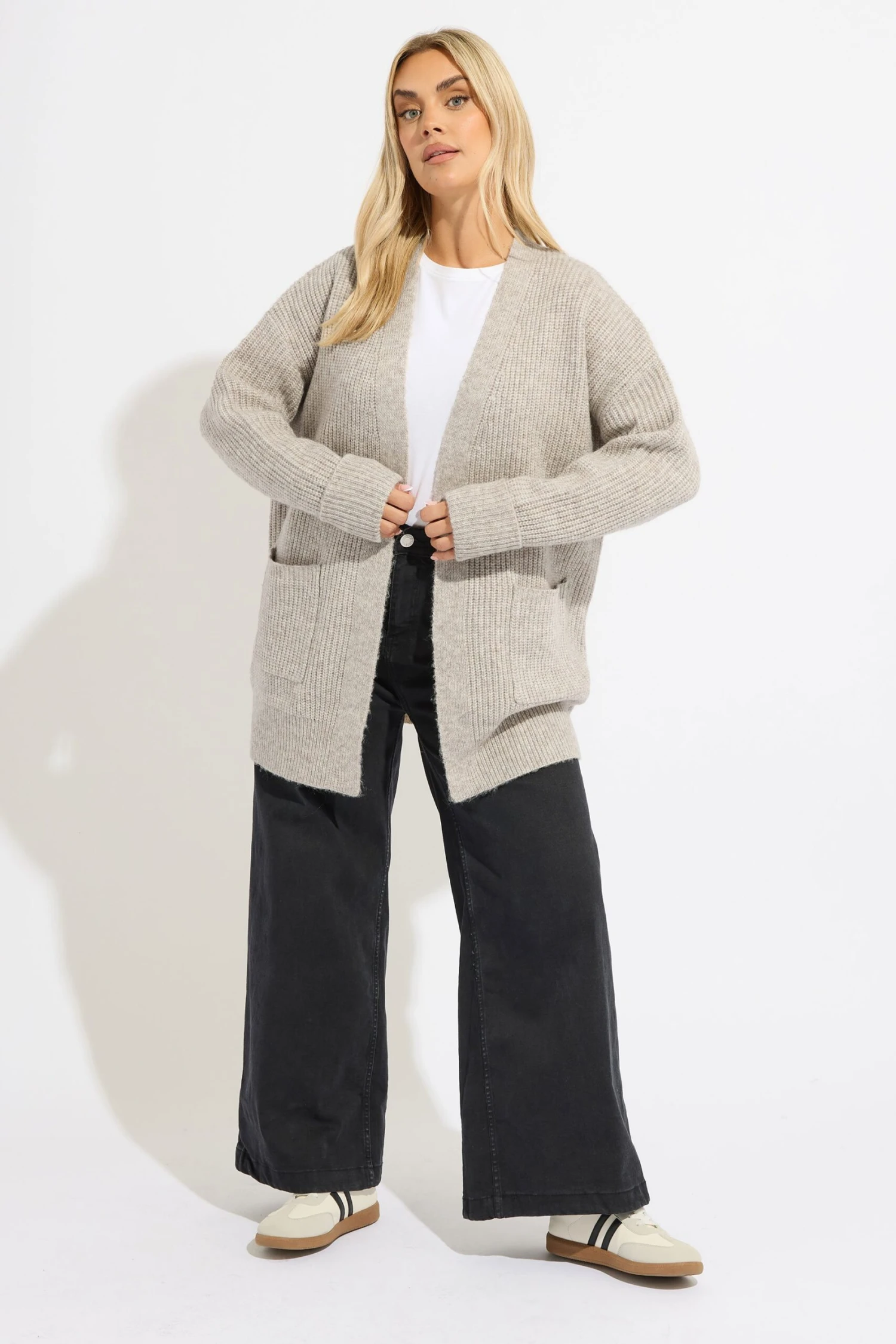 YOURS Curve Cardigan En Tricot Doux Au Toucher Marron Naturel 4 YOURS Curve Cardigan En Tricot Doux Au Toucher Marron Naturel – Image 2