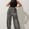 LIMITED COLLECTION - Pantalon Métallique Plissé Argenté Coupe Wide Leg 2 LIMITED COLLECTION - Pantalon Métallique Plissé Argenté Coupe Wide Leg -Evans Boutique 6f70beb0 bb67 46 216298 B