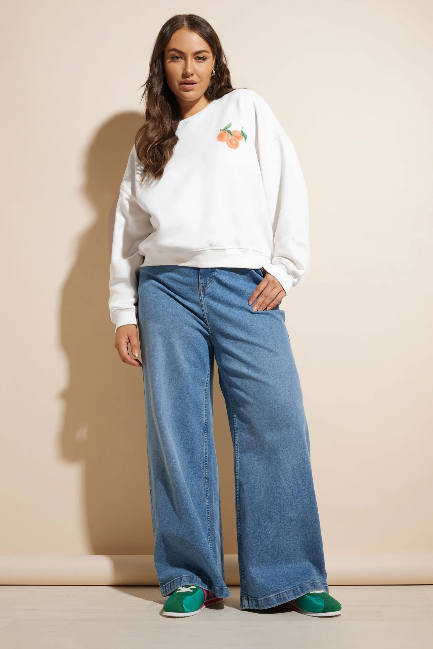 YOURS - Sweatshirt Blanc 'Barcelona' Design Oranges 5 YOURS - Sweatshirt Blanc 'Barcelona' Design Oranges – Image 3