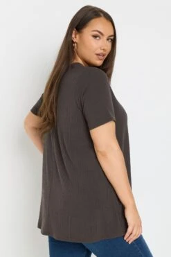 YOURS - Top Marron Nervuré Volanté Manches Courtes 9 YOURS - Top Marron Nervuré Volanté Manches Courtes -Evans Boutique 6fc7b2bb 2f0d 42 322387 C