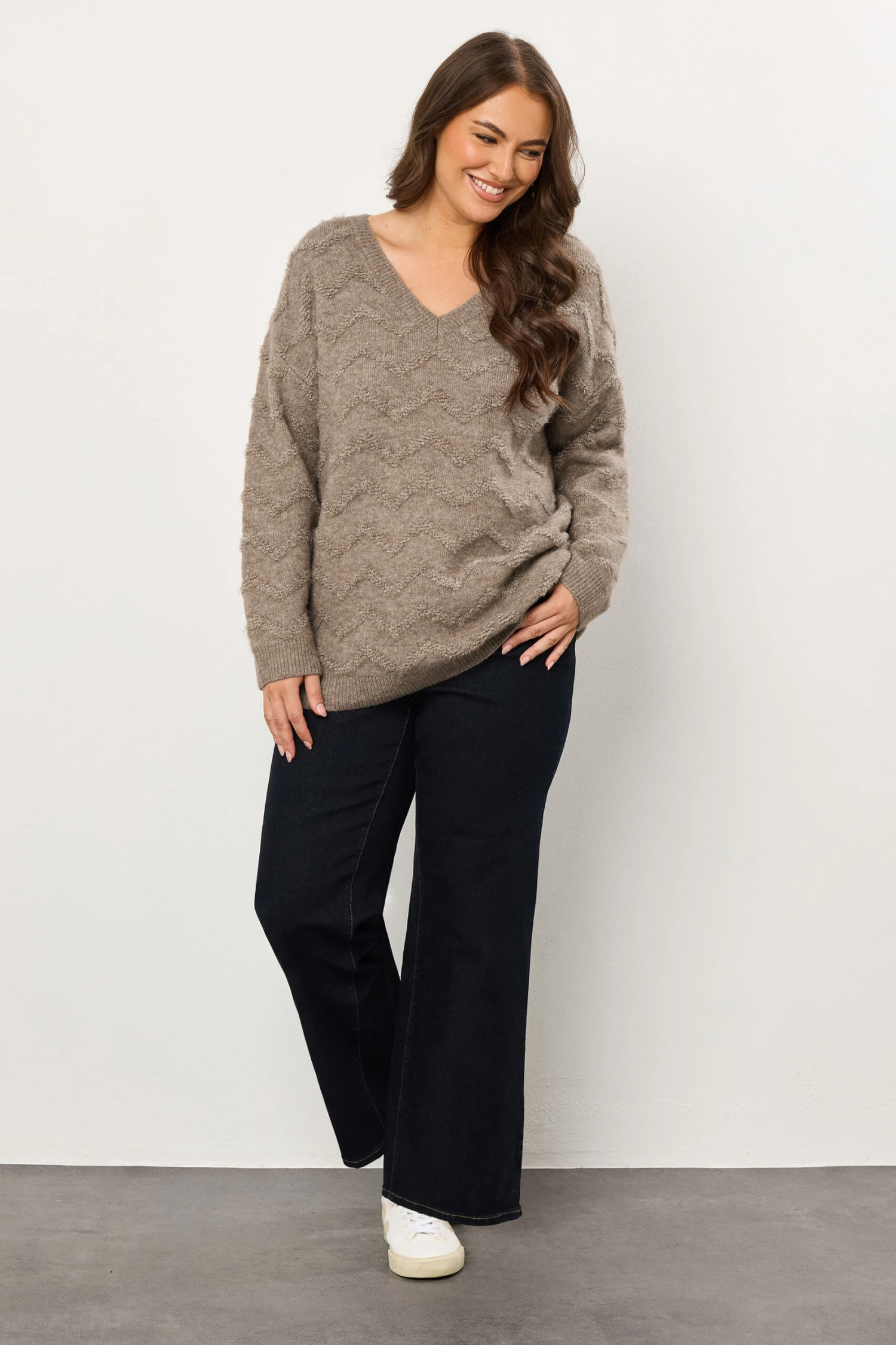 EVANS Curve Natural Brown Zig Zag V-Neck Knitted Jumper 4 EVANS Curve Natural Brown Zig Zag V-Neck Knitted Jumper – Image 2