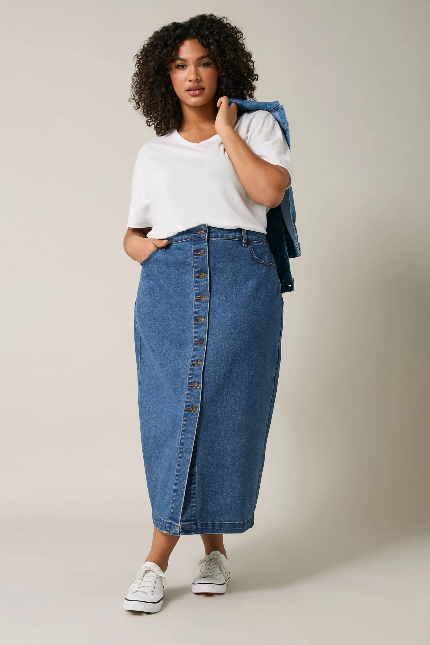 EVANS Curve Blue Button Through Denim Maxi Skirt 5 EVANS Curve Blue Button Through Denim Maxi Skirt – Image 3