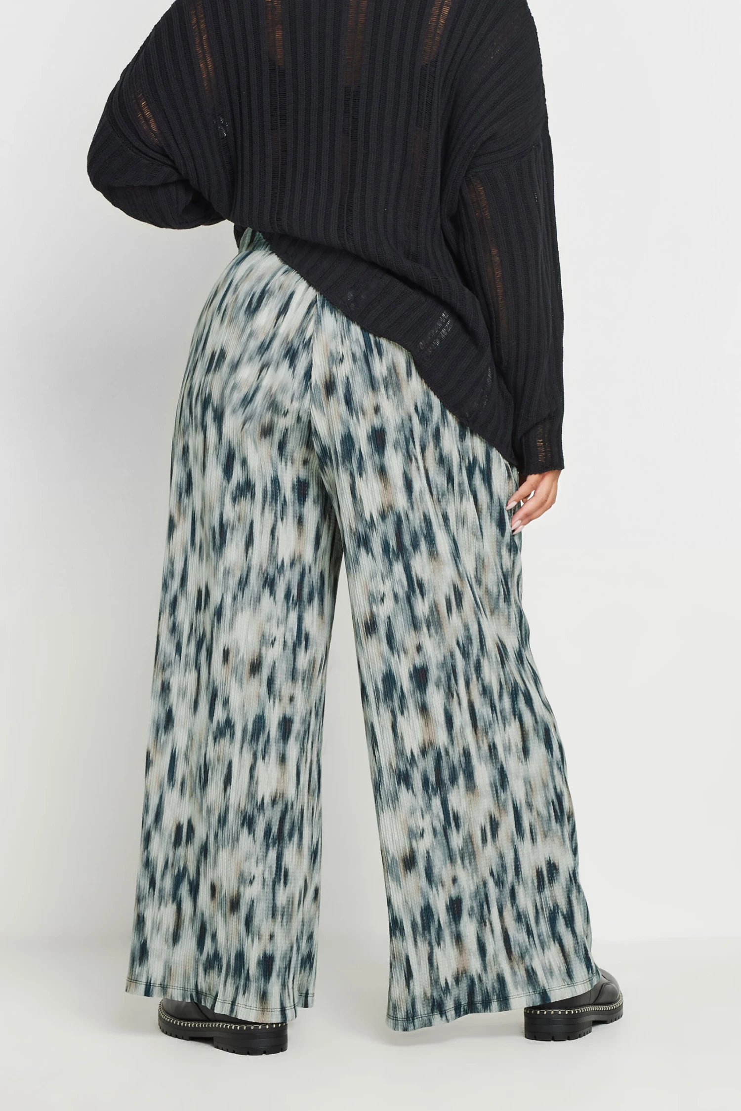 YOURS - Pantalon Coupe Wide Leg Bleu Tâcheté Abstrait 6 YOURS - Pantalon Coupe Wide Leg Bleu Tâcheté Abstrait – Image 4