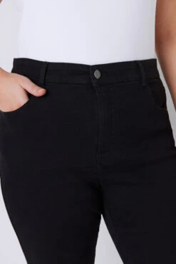 EVANS Curve Fit Black Bootcut Jeans 14 EVANS Curve Fit Black Bootcut Jeans -Evans Boutique 714b1c54 88f4 4d 615022 D