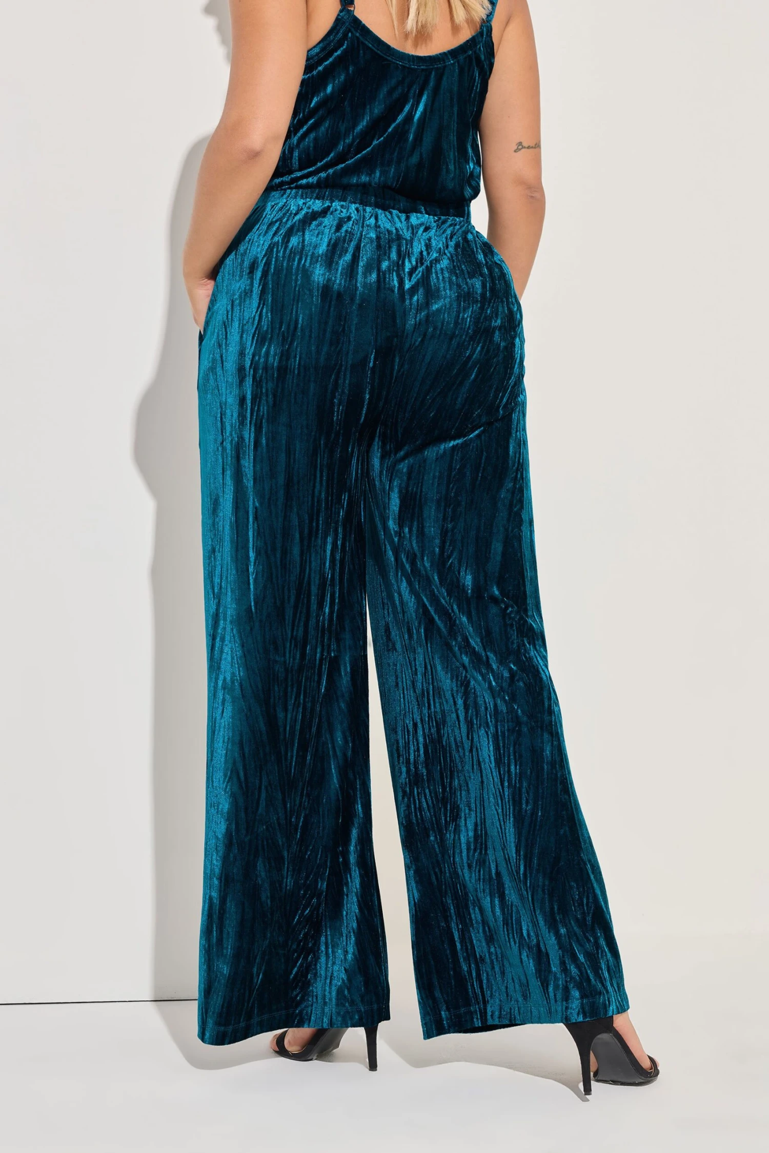 YOURS Curve Pantalon Large En Velours écrasé Bleu Sarcelle 6 YOURS Curve Pantalon Large En Velours écrasé Bleu Sarcelle – Image 4