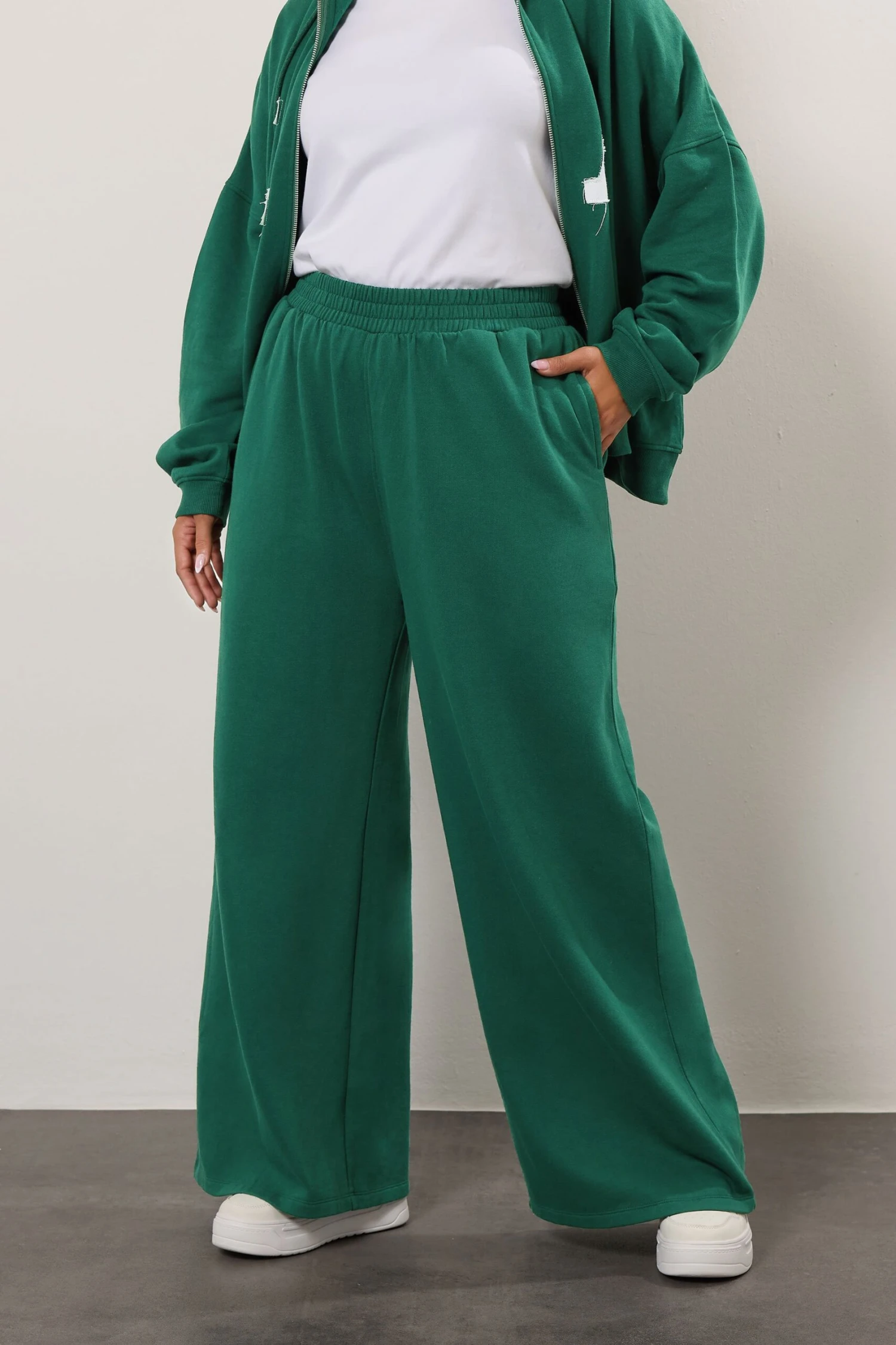 YOURS Curve Pantalon De Jogging Large Vert « LA » 3 YOURS Curve Pantalon De Jogging Large Vert « LA »