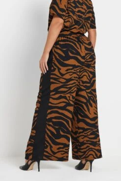 YOURS - Pantalon Wide Leg à Poches Marron & Noir Zébré 10 YOURS - Pantalon Wide Leg à Poches Marron & Noir Zébré -Evans Boutique 72787c97 b786 4c 303771 C