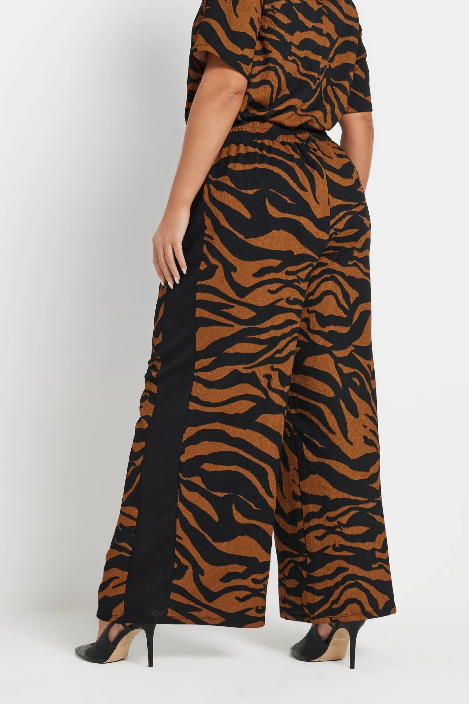 YOURS - Pantalon Wide Leg à Poches Marron & Noir Zébré 5 YOURS - Pantalon Wide Leg à Poches Marron & Noir Zébré – Image 3