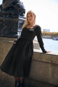 YOURS Curve Robe Mi-longue Noire Côtelée